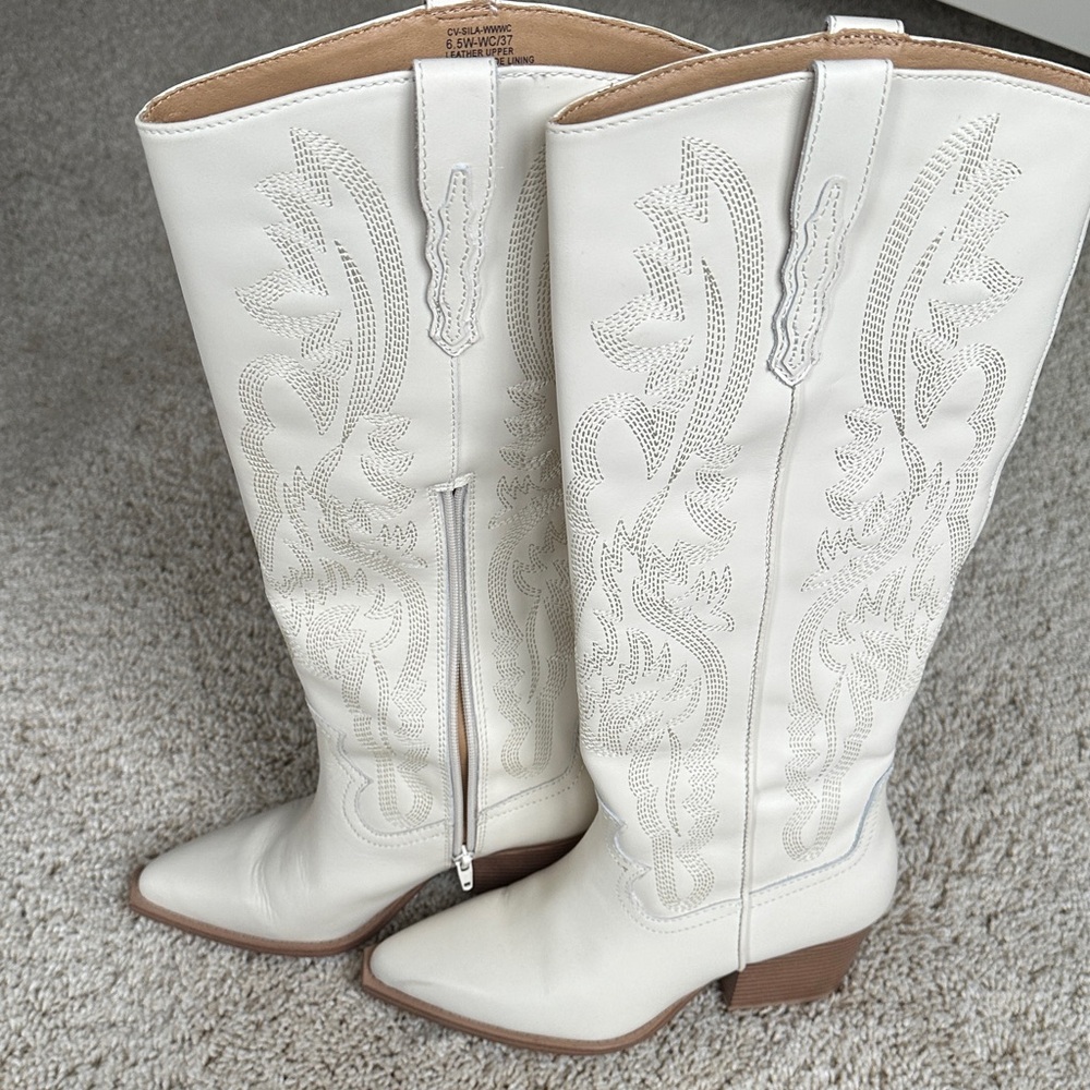 Crown Vintage White Heeled Boots